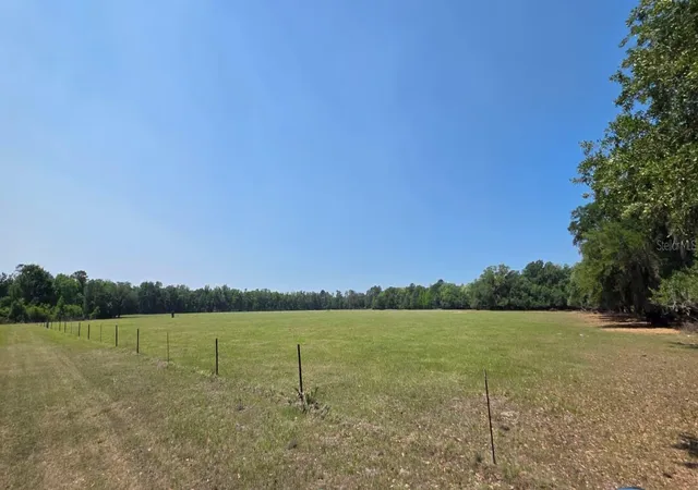 1st image of 10434 Se 225th Dr, Hawthorne, FL 32640 | MLS# S5152751