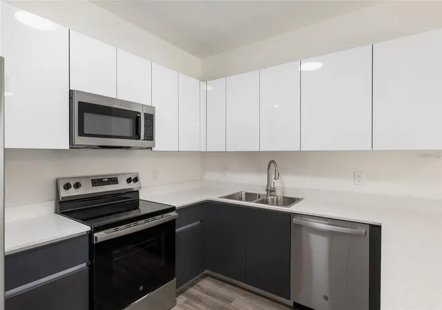Photo 4 of Condo for sale at 1581 NW 29th Road #8, Gainesville, FL 32605 | MLS# GC541564 | Listing updated on 2026-09-21