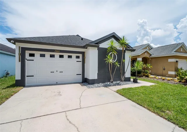 Photo 1 of Sale Pending at 7522 Oxford Garden Cir, Apollo Beach, FL 33572 | MLS# TB8524521 | Listing updated on 2026-09-18