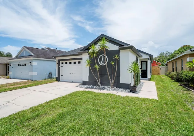 Photo 2 of Sale Pending at 7522 Oxford Garden Cir, Apollo Beach, FL 33572 | MLS# TB8524521 | Listing updated on 2026-09-18