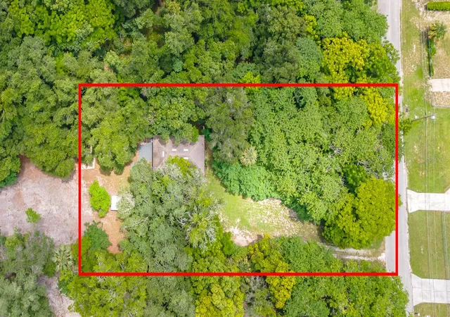 Photo 3 of Single family home for sale at 497 W Beresford Rd, Deland, FL 32720 | MLS# O6421023 | Listing updated on 2026-09-07