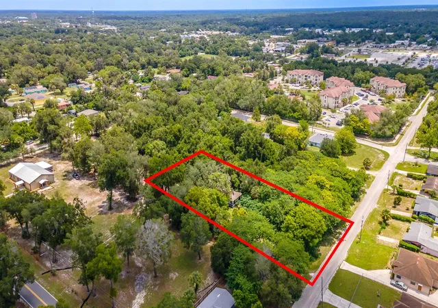 Photo 4 of Single family home for sale at 497 W Beresford Rd, Deland, FL 32720 | MLS# O6421023 | Listing updated on 2026-09-07
