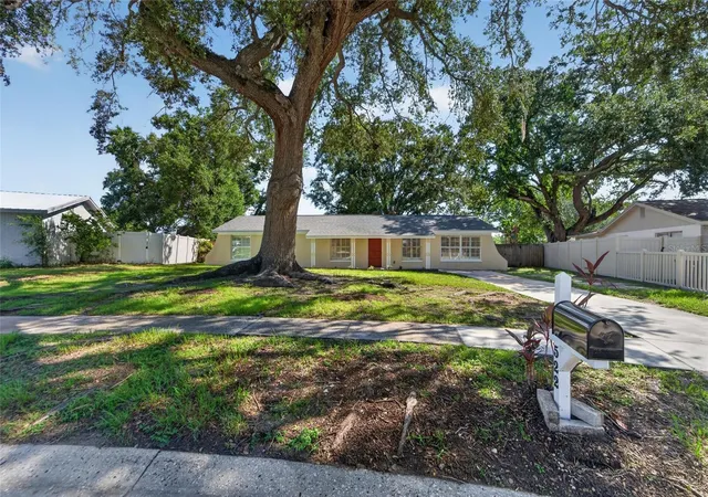 3rd image of 522 Highview Cir N, Brandon, FL 33510 | MLS# TB8524537
