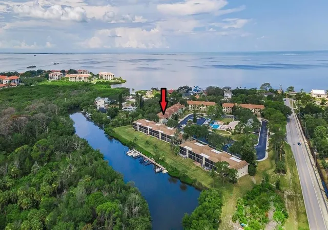 Listing Photo 4 - Condo for sale in building located at 1673 Seascape Cir, Tarpon Springs, FL 34689 - Unit #102