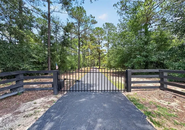 Photo 3 of Single family home for sale at 22625 Lake Seneca Rd, Eustis, FL 32736 | MLS# G5114441 | Listing updated on 2026-07-09