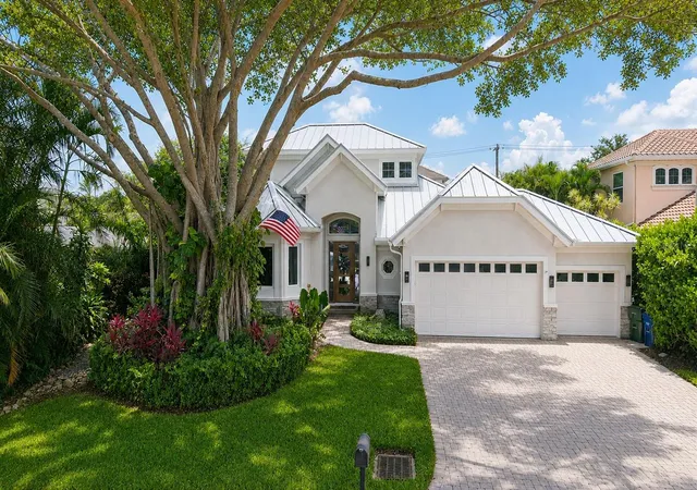 Photo 1 of Single family home for sale at 3921 Maravic Pl, Sarasota, FL 34231 | MLS# A4698526 | Listing updated on 2026-08-28