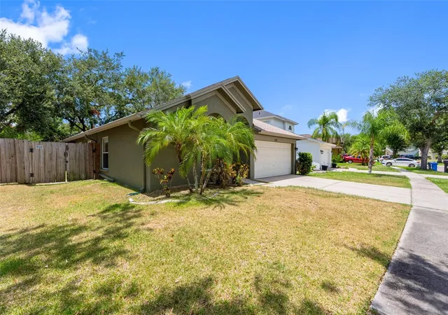 3rd image of 1534 Scotch Pine Dr, Brandon, FL 33511 | MLS# TB8524553
