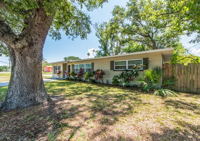 Homes for sale in Clearwater, FL | 1005 N Highland Ave, Clearwater, FL 33755 | MLS# TB8524556
