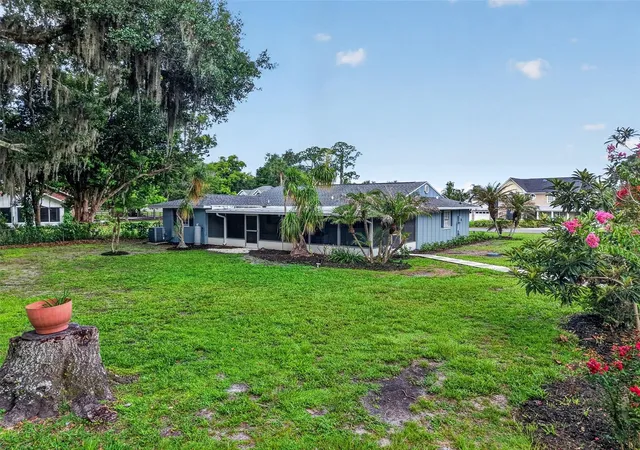 Photo 4 of Single family home for sale at 33350 E Lake Joanna Dr, Eustis, FL 32736 | MLS# G5114444 | Listing updated on 2026-09-29