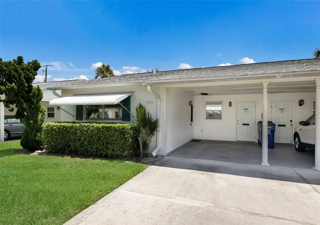 2nd image of 5994 Hibiscus Dr, Bradenton, FL 34207 | MLS# A4698535