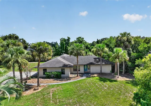 Photo 2 of Single family home for sale at 2085 Sussex Dr, Mount Dora, FL 32757 | MLS# G5114450 | Listing updated on 2026-09-14