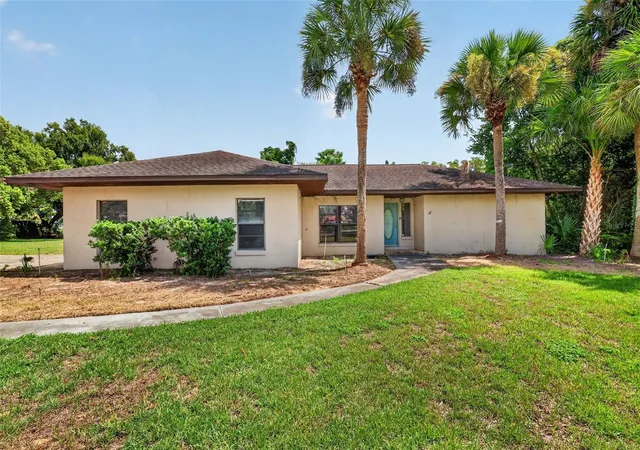 Photo 3 of Single family home for sale at 2085 Sussex Dr, Mount Dora, FL 32757 | MLS# G5114450 | Listing updated on 2026-09-14