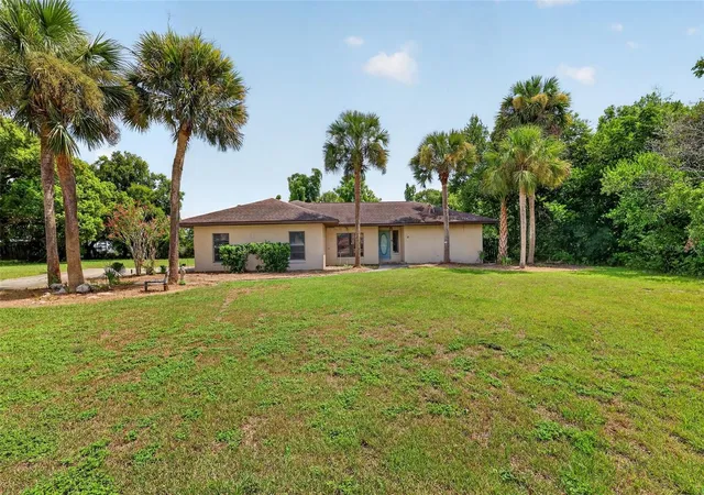 Photo 4 of Single family home for sale at 2085 Sussex Dr, Mount Dora, FL 32757 | MLS# G5114450 | Listing updated on 2026-09-14