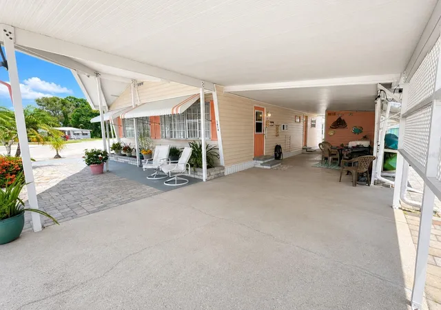 3rd image of 1614 Michigan Ave, Bradenton, FL 34207 | MLS# A4698539