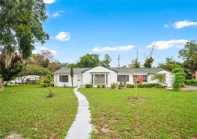 Photo 2 of Single family home for sale at 715 Ave B Sw, Winter Haven, FL 33880 | MLS# O6421098 | Listing updated on 2026-09-01