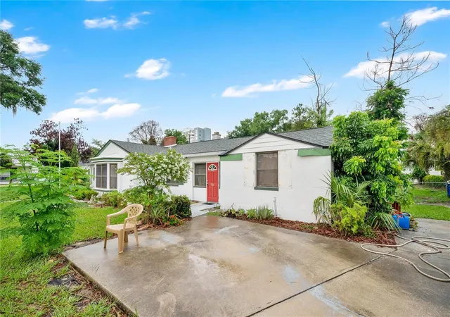 Photo 3 of Single family home for sale at 715 Ave B Sw, Winter Haven, FL 33880 | MLS# O6421098 | Listing updated on 2026-09-01