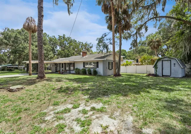 Photo 3 of Single family home for sale at 1400 Spartan Ave, Leesburg, FL 34748 | MLS# G5114453 | Listing updated on 2026-10-01