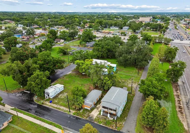 Listing Photo 4 - Condo for sale in building located at 115 Emma St, LAKELAND, FL 33815