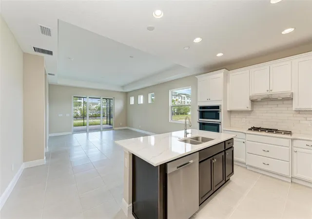 4th image of 149 Okeeffe Cir, Bradenton, FL 34212 | MLS# A4698548