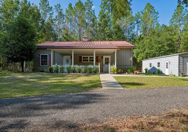 Homes for sale in Chiefland, FL | 14590 Ne 35th Ave, Chiefland, FL 32626 | MLS# GC541571