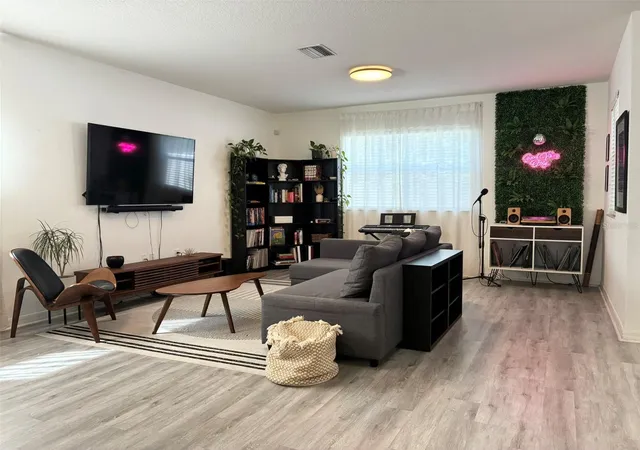 Photo 3 of Single family home for sale at 8026 Carriage Pointe Dr, Gibsonton, FL 33534 | MLS# TB8524600 | Listing updated on 2026-09-29