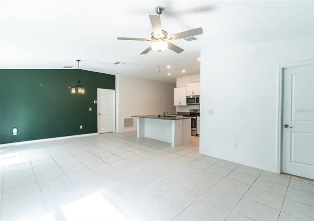 Homes for sale in Lakeland, FL | 1863 Yellow Trl, Lakeland, FL 33801 | MLS# L4963166