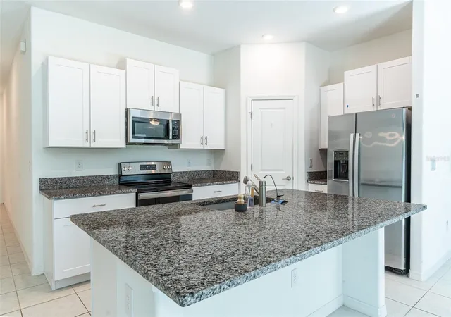 Homes for sale in Lakeland, FL | 1863 Yellow Trl, Lakeland, FL 33801 | MLS# L4963166