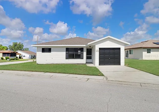 Photo 2 of Single family home for sale at 3250 Pebble Bnd Dr, Lakeland, FL 33810 | MLS# A4698555 | Listing updated on 2026-09-02