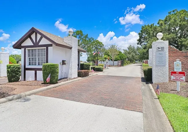Photo 3 of Single family home for sale at 3250 Pebble Bnd Dr, Lakeland, FL 33810 | MLS# A4698555 | Listing updated on 2026-09-02