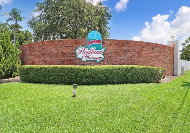 Photo 4 of Single family home for sale at 3250 Pebble Bnd Dr, Lakeland, FL 33810 | MLS# A4698555 | Listing updated on 2026-09-02