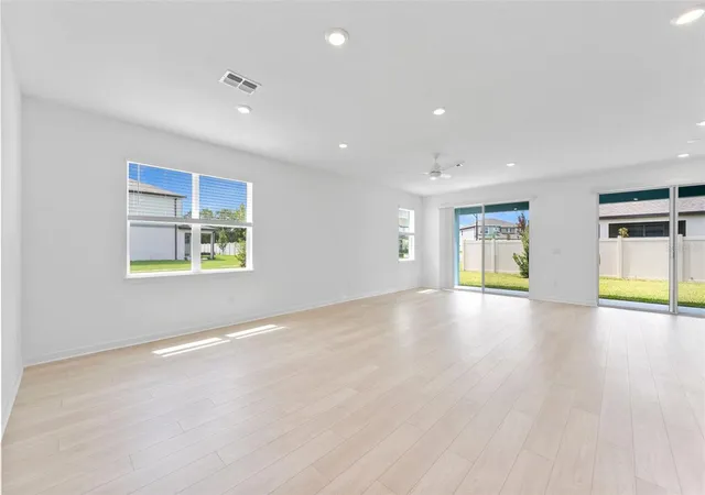 Photo 4 of Single family home for sale at 37405 Clinch Cir, Zephyrhills, FL 33540 | MLS# TB8524614 | Listing updated on 2026-09-20
