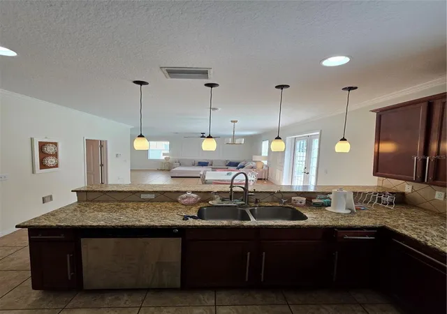 5th image of 2623 Holly Bluff Ct, Plant City, FL 33566 | MLS# TB8524617
