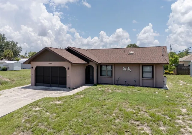 3rd image of 7300 Beardsley St, Englewood, FL 34224 | MLS# A4698558
