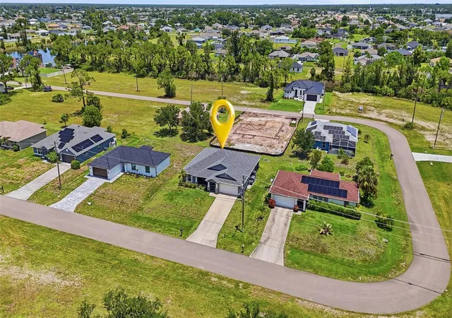 Homes for sale in Cape Coral, FL | 1927 Ne 33rd St, Cape Coral, FL 33909 | MLS# C7527897