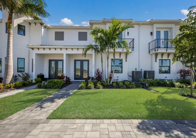 Photo 2 of Townhouse for sale at 6009 White Mangrove Ln, Bradenton, FL 34210 | MLS# A4698562 | Listing updated on 2026-07-19