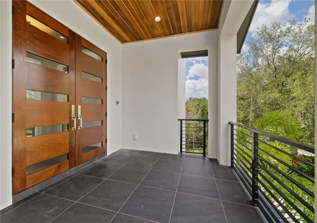 Photo 2 of Single family home for sale at 4902 W San Nicholas St, Tampa, FL 33629 | MLS# TB8524646 | Listing updated on 2026-10-05