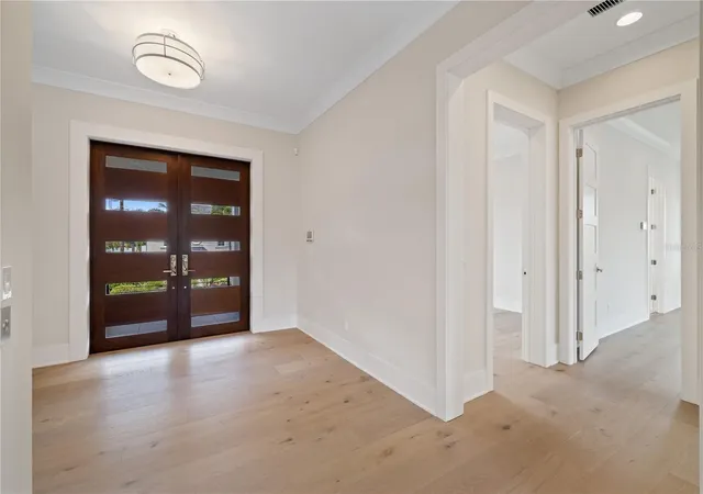 Photo 3 of Single family home for sale at 4902 W San Nicholas St, Tampa, FL 33629 | MLS# TB8524646 | Listing updated on 2026-10-05