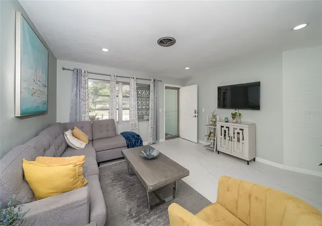 3rd image of 2063 Dunston Cvs Rd, Clearwater, FL 33755 | MLS# TB8524672