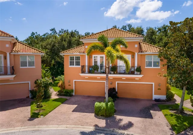 Photo 1 of Townhouse for sale at 190 Banyan Bay Dr, Saint Petersburg, FL 33705 | MLS# TB8524673 | Listing updated on 2026-09-28