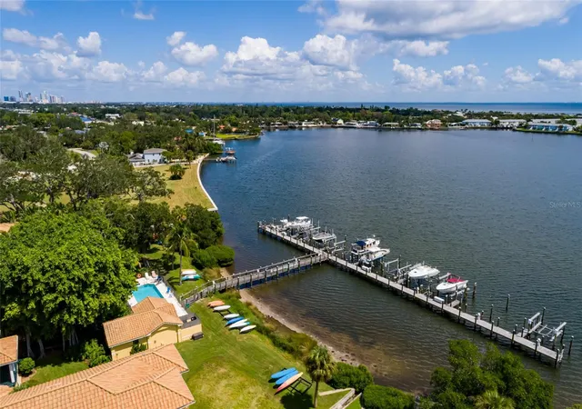 Photo 3 of Townhouse for sale at 190 Banyan Bay Dr, Saint Petersburg, FL 33705 | MLS# TB8524673 | Listing updated on 2026-09-28