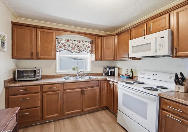 5th image of 332 Illinois Ave, Saint Cloud, FL 34769 | MLS# S5152777