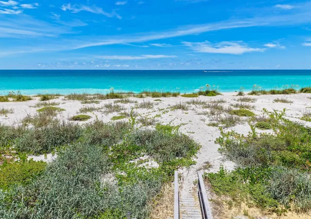Listing Photo 2 - Condo for sale in building located at 624 Flamingo Dr, Venice, FL 34285 - Unit #112