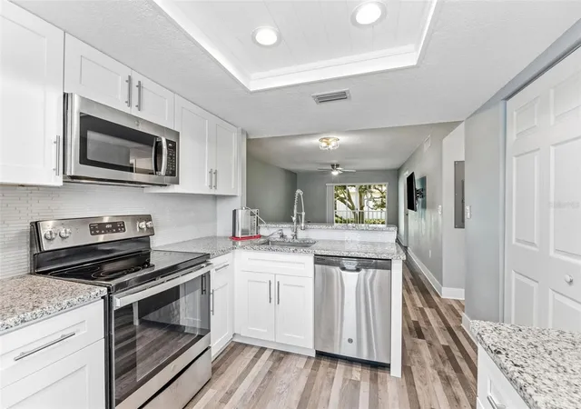 3rd image of 126 Cypress Ct, OLDSMAR, FL 34677