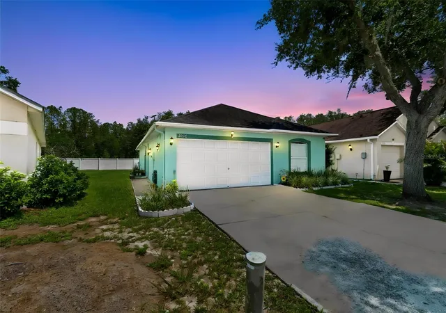 4th image of 5936 Lake Front Dr, Wesley Chapel, FL 33545 | MLS# TB8524690