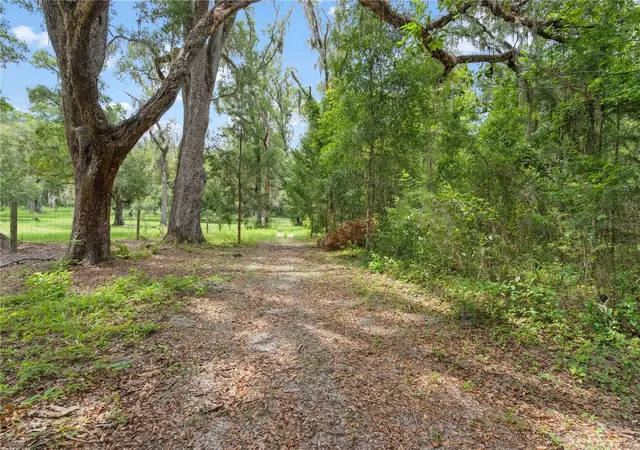 Photo 2 of Manufactured home for sale at 151 Ne 164th Avenue, Williston, FL 32696 | MLS# OM727656 | Listing updated on 2026-09-07