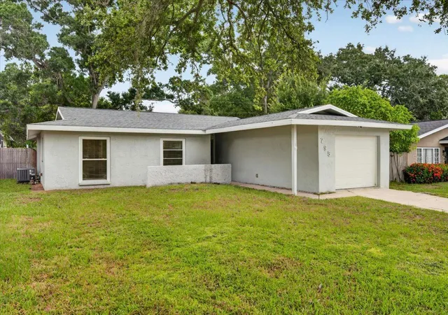 3rd image of 795 7Th St S, Safety Harbor, FL 34695 | MLS# TB8524702