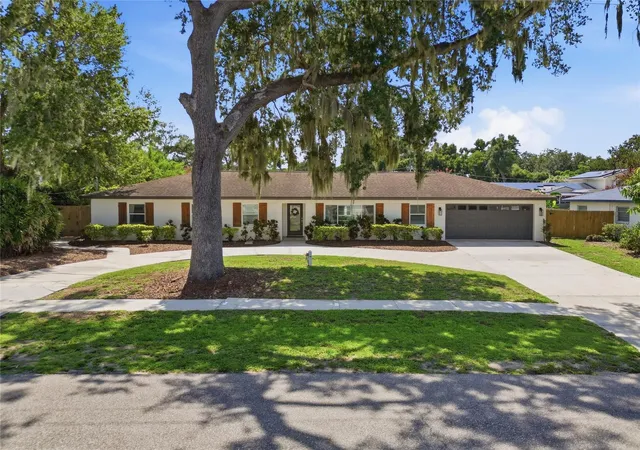 1st image of 706 S Oakwood Ave, Brandon, FL 33511 | MLS# L4963174