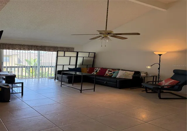 Listing Photo 4 - Condo for sale in building located at 436 Windmeadows St, ALTAMONTE SPRINGS, FL 32701 - Unit #436