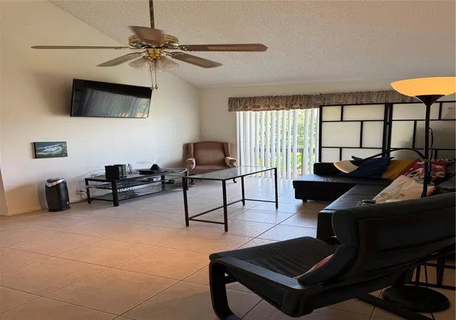 Listing Photo 5 - Condo for sale in building located at 436 Windmeadows St, ALTAMONTE SPRINGS, FL 32701 - Unit #436