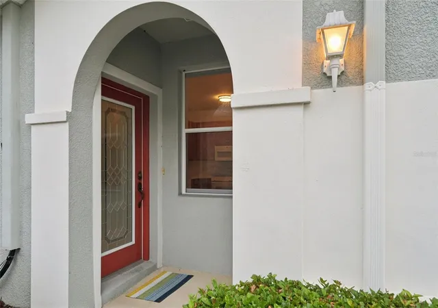 4th image of 2040 Sifield Grns Wy, SUN CITY CENTER, FL 33573
